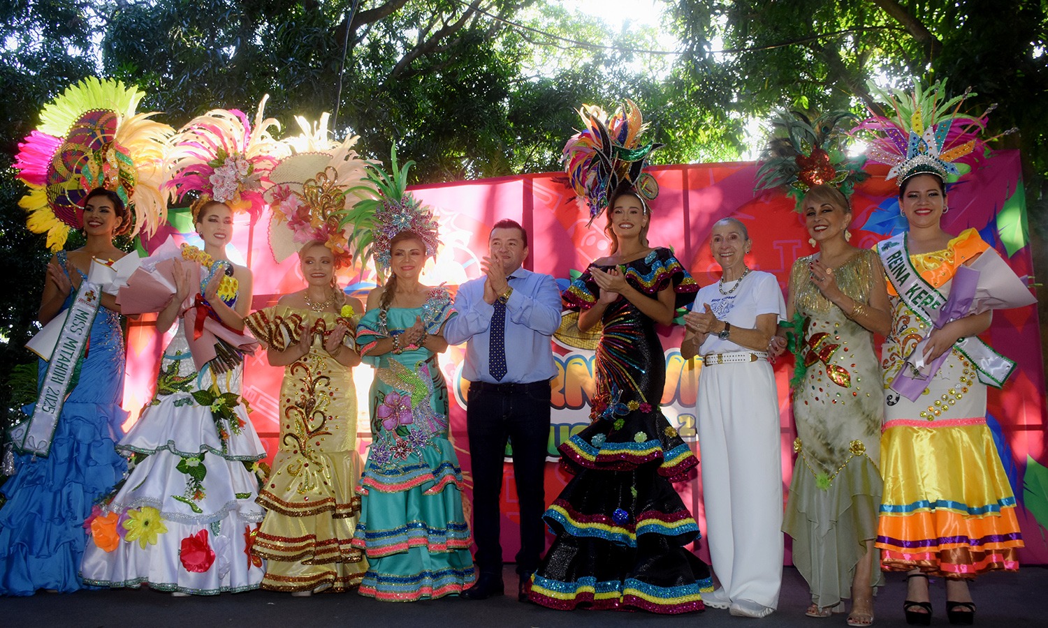 Imagen de noticia: Alcalde Jhonny Fernández realza la identidad cruceña en el tradicional Café Típico de Reinas